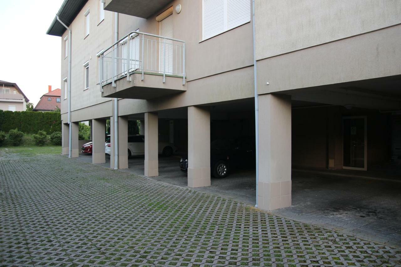 Apartment With Swing Heviz Luaran gambar